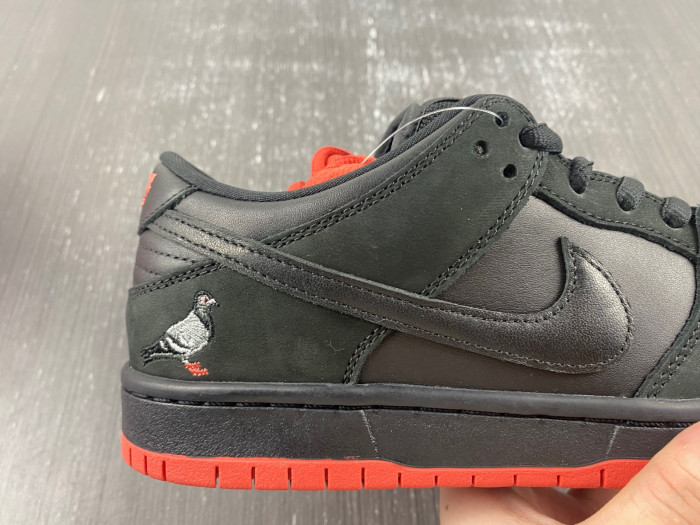 nike sb dunk low black pigeon 883232-008