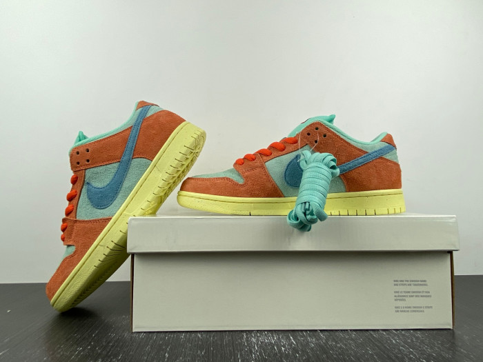 nike sb dunk low “noise aqua” dv5429-800