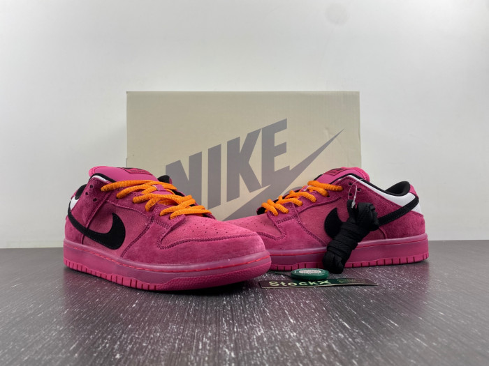 the powerpuff girls x nike sb dunk low “buttercup” fz8319-600