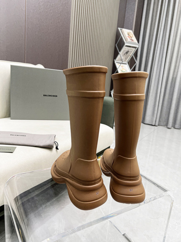 Ba*len*cia*ga x crocs chunky rubber boots b01