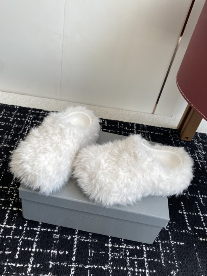 Balenciag* Sandal BS110