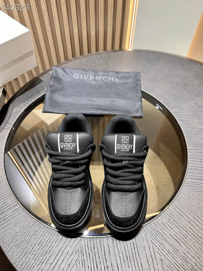 Givenchy Sneakers 660018