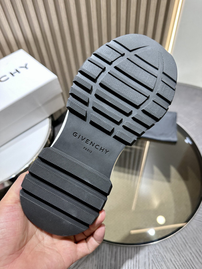 Givenchy Sneakers 660061