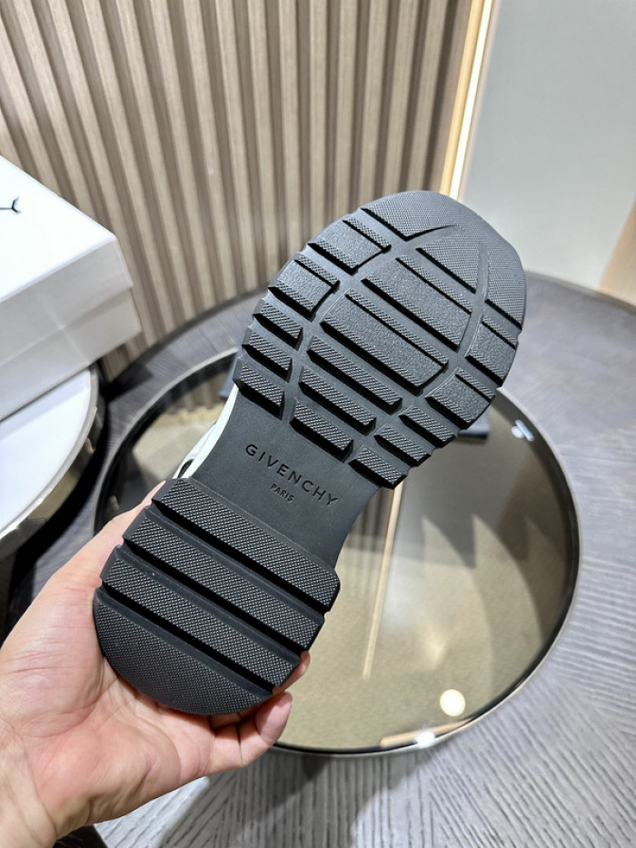 Givenchy Sneakers 660059