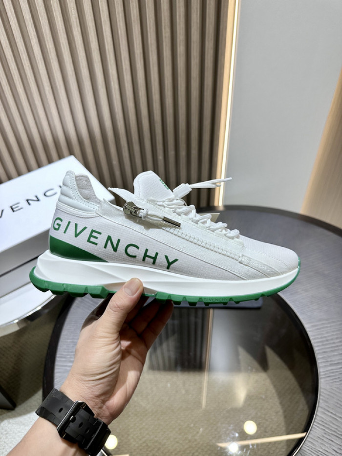 Givenchy Sneakers 660039