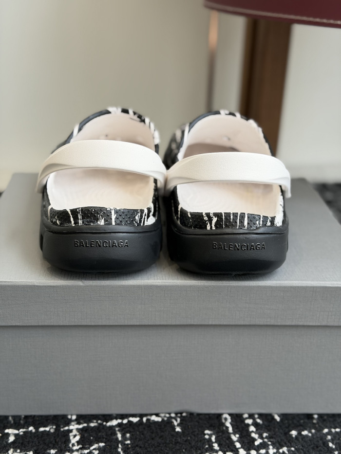 Balenciag* Sandal BS125