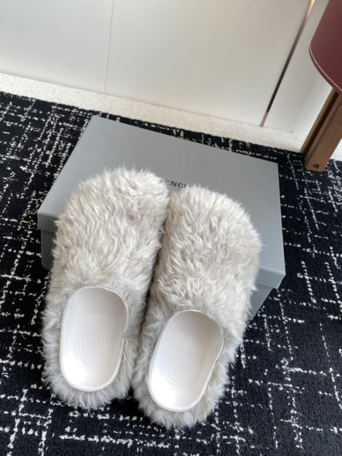 Balenciag* Sandal BS111