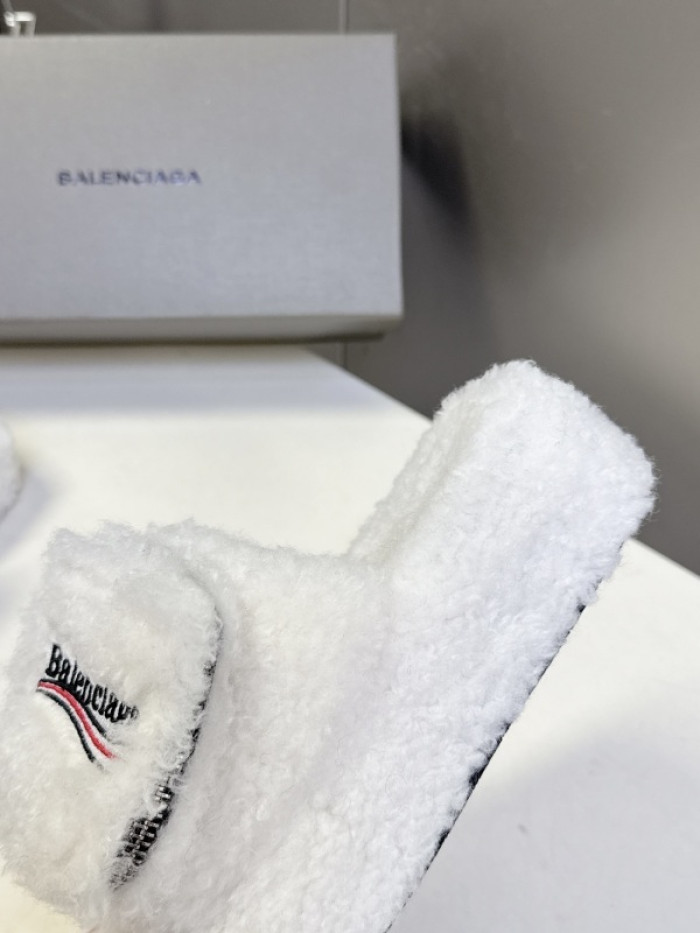 Balenciag* Sandal BS84