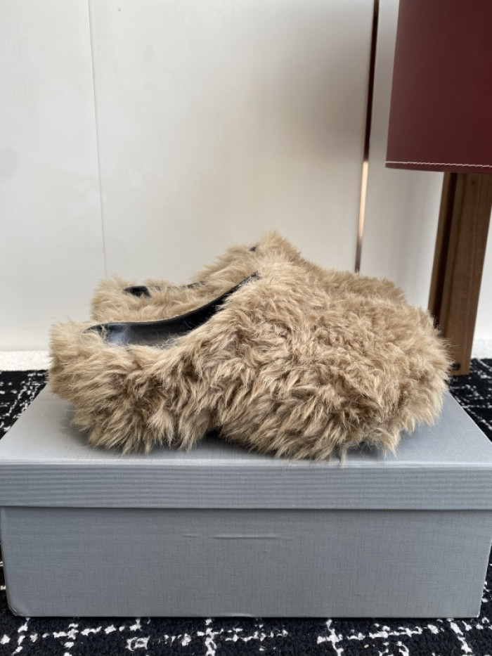 Balenciag* Sandal BS112