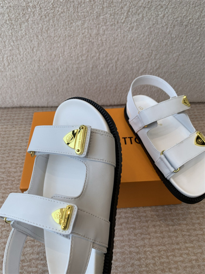 L&V sandal 211